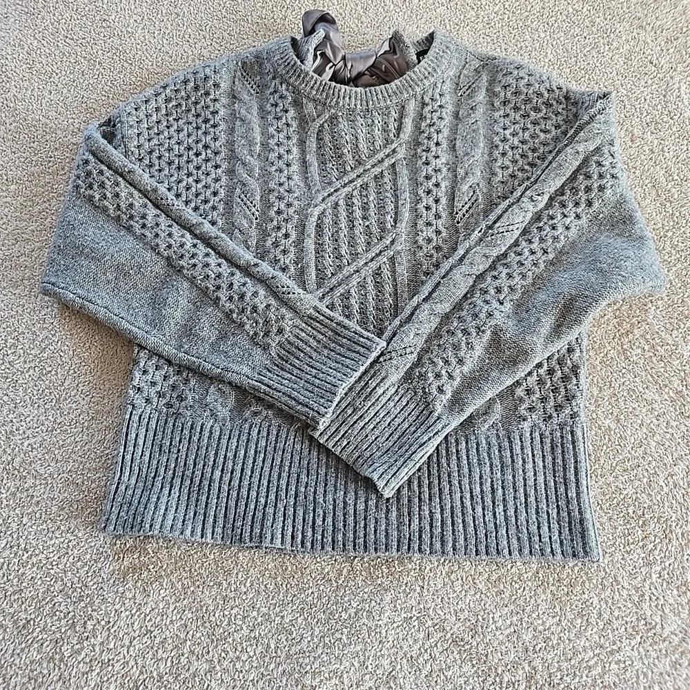 Express Gray Cable Knit Satin Bow Tie Back Sweater Crewneck Women's Sz M Cottage